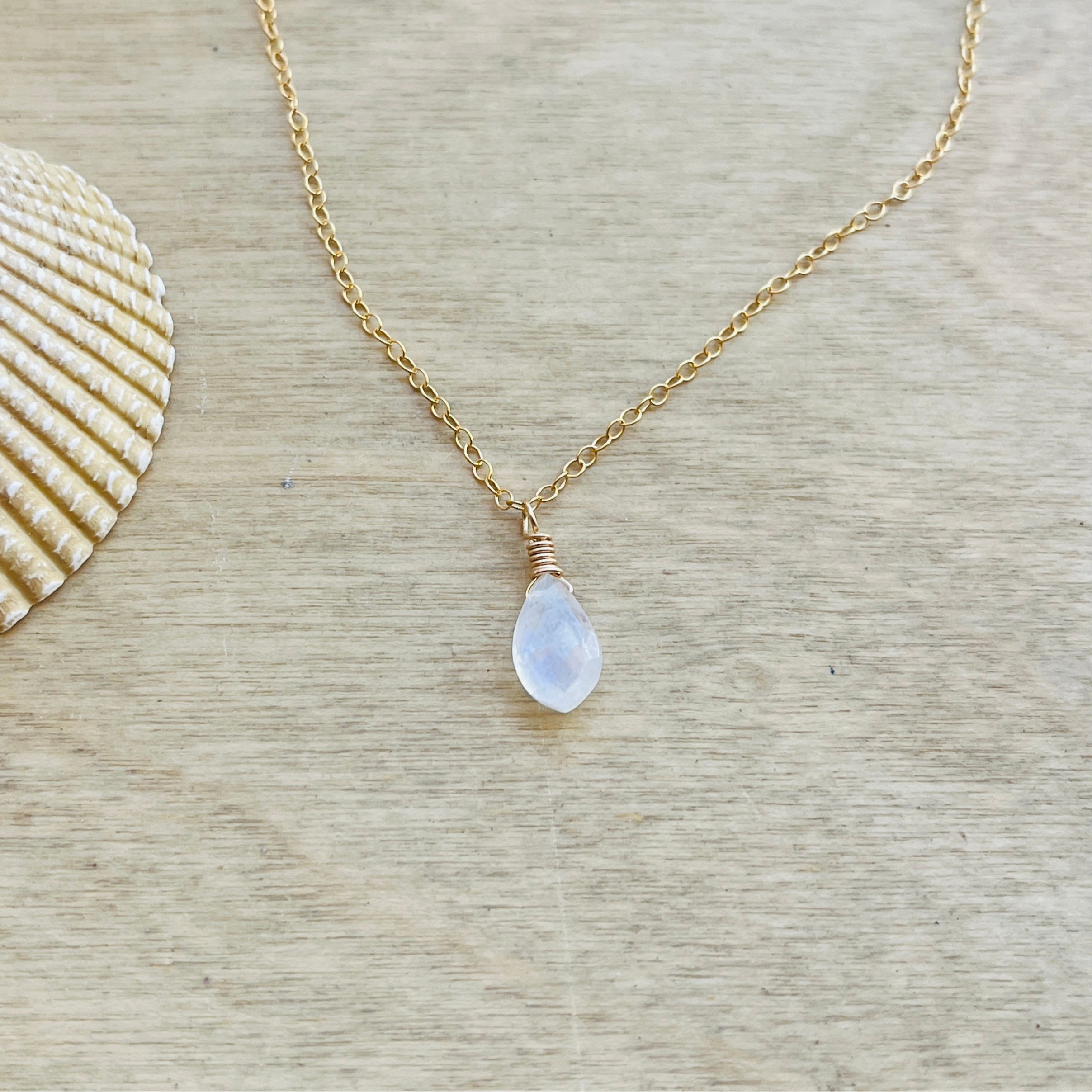 RAINBOW MOONSTONE GEM NECKLACE