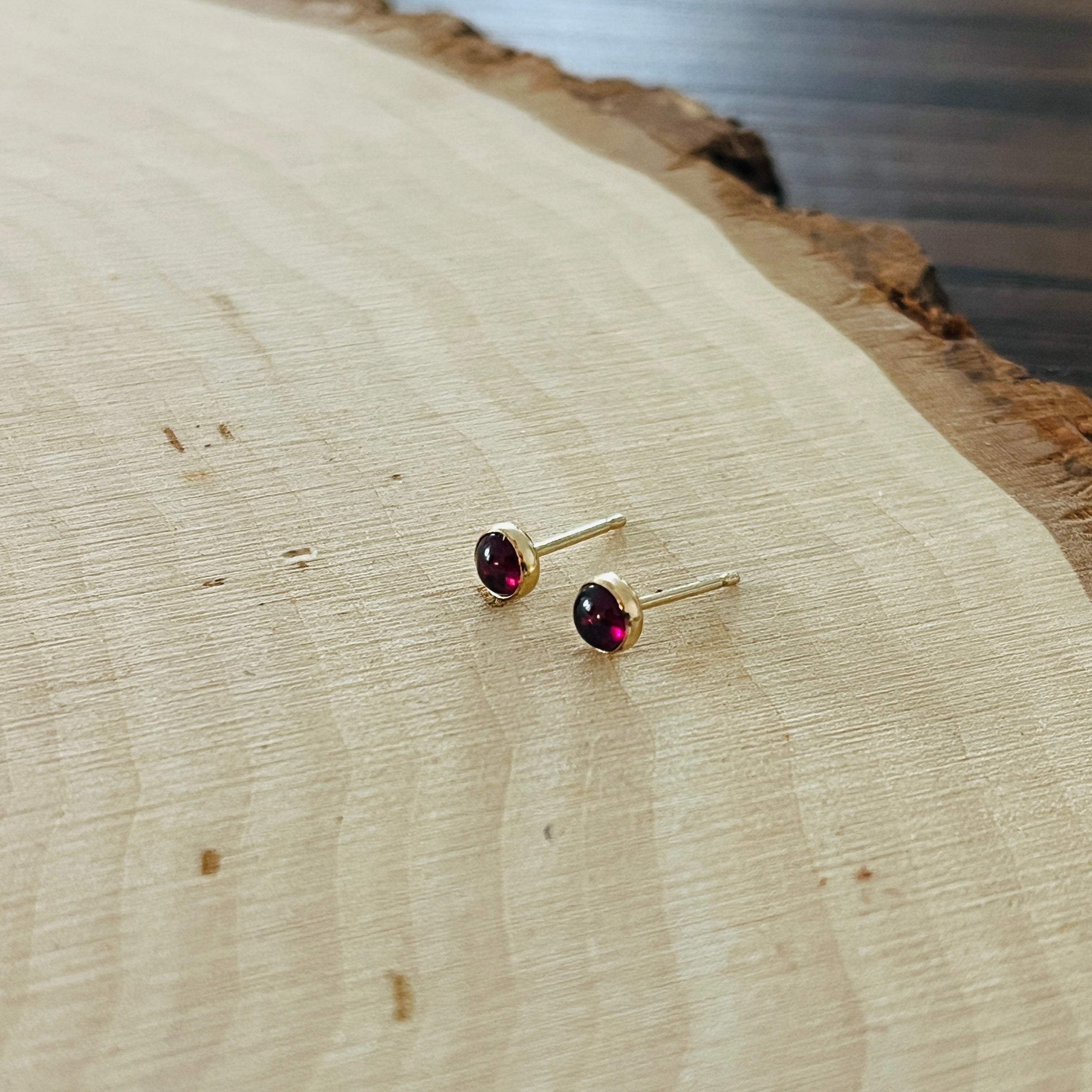 GARNET STUD EARRINGS